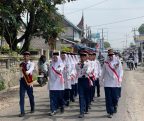 Semangat Kemerdekaan, Siswa MTsN 17 Tanah Datar Tampil dalam Lomba Gerak Jalan Nagari III Koto
